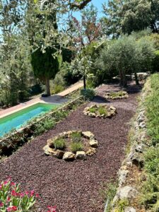 Entreprise GARDEN ELAGUE Grasse - Tony PORTELLI Elagueur Abattage Arbres Palmiers Oliviers Jardinier Paysagiste Aménagement à Grasse 06130 Evacue tous les déchets. Camion et broyeur Disponible.